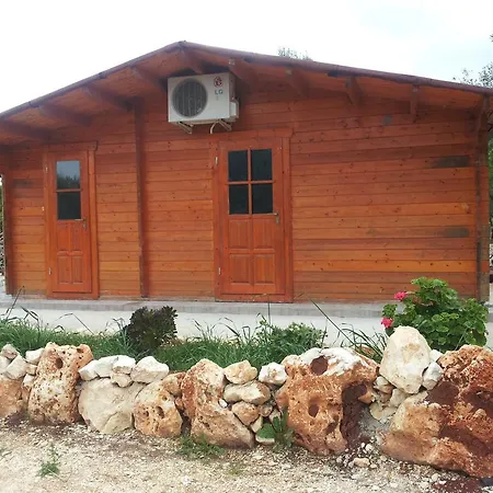 Chalet And Bungalow בקתה